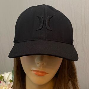 Hurley Flexfit Black Fitted Cap Hat Surfer Skater Streetwear Sz L-XL Unisex